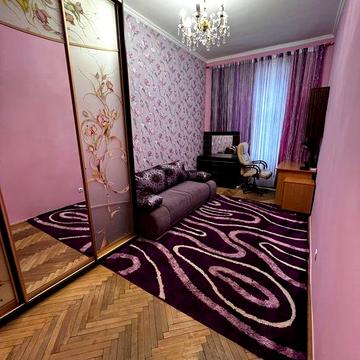 Квартира в оренду довгостроково, ближній центр (вул. Соузу Українок)