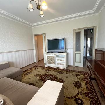 Валерія Лобановського вул., 11