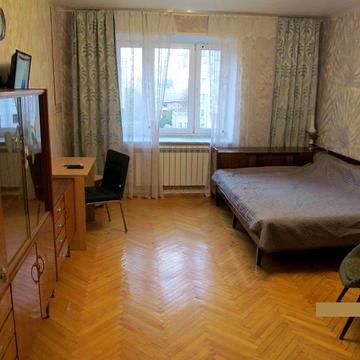 Валерія Лобановського просп. (Червонозоряний), 130