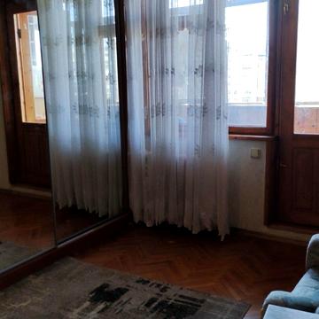 Лариси Руденко вул., 7