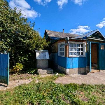 Будинок з садком, городом та земельною ділянкою біля Ніжина