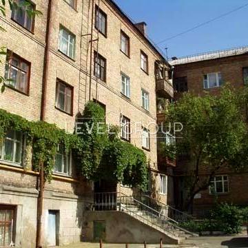 Продаж 1 кімнатної квартири під кап. ремонт, метро Деміївська