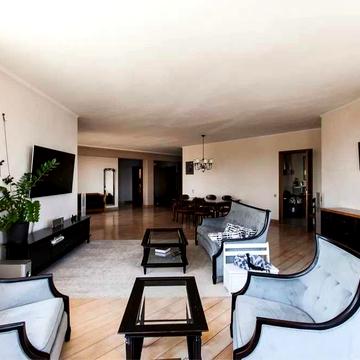 Продаж  4х.кв Туровська 31. Ціна 300 000 $