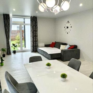 Продам новый 2-х этажный дом в городе