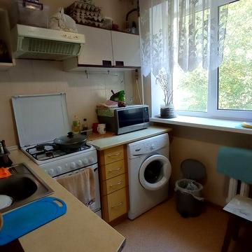 Продам однокомнатную в центре на 3 этаже