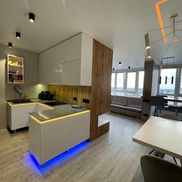 Продаж 2 кімнатної квартири студії з дизаннрським ремонтом в центрі