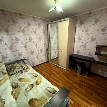 Академіка Корольова вул., 32