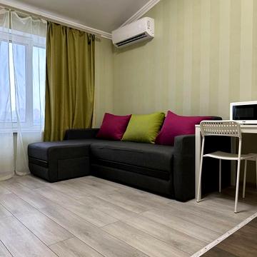 Вінстона Черчилля вул. (Червоноткацька), 93