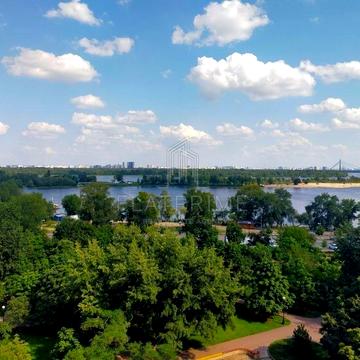 Прирічна вул., 5
