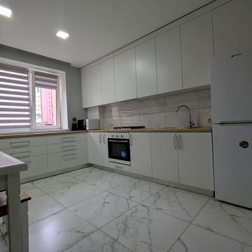 Тролейбусна вул., 30