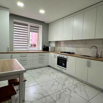 Тролейбусна вул., 30