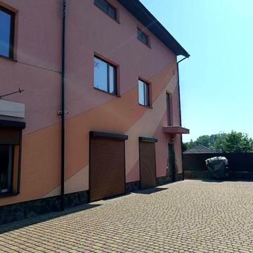 Монастирська вул., 2