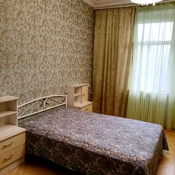 Ґарета Джонса вул. (Сімї Хохлових), 6