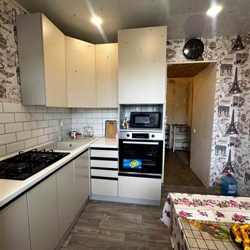 Пілотська вул., 1