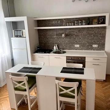 Білоруська вул., 30