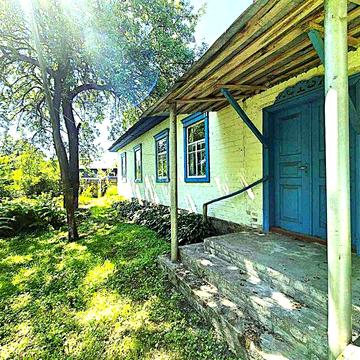 Великий цегляний будинок в селі Локнисте(Чернігівський район)