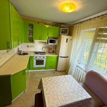 Продаж однокімнатної квартири.  Узин. Центр