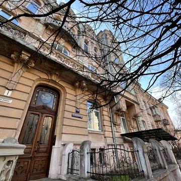 Продаж двокімнатноі  квартири в центрі