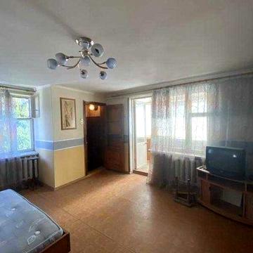 Небольшой дом с гостевым домиком рядом с парком 411-й батареи