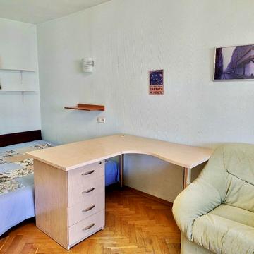 Ованеса Туманяна вул., 8
