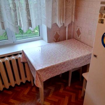 Продам однокімнатну квартиру, вул. Райдужна 13в