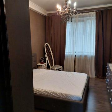 Сергія Берегового вул. (Мартиросяна), 18