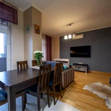 Ромашкова вул., 10б