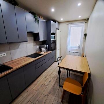 Сдам трехкомнатную квартиру ул. Инглези/ пр-т Небесной сотни