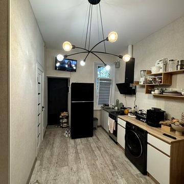 Продажа 1 кв. с дорогим, дизайнерским ремонтом в Волжском пер.!