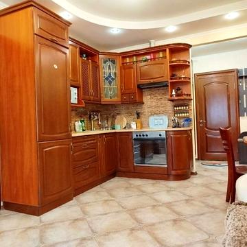 Мілютенка вул., 25