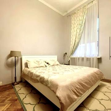Без% 3-к з ремонтом 90 м2 Арсенальна Печерська Царський дім Стелі 4м