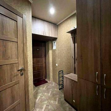 Продам 3 кім. з ремонтом по вул. М.Гончарівська, 1