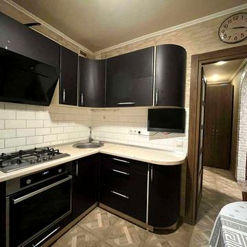 Продам 3 кім. з ремонтом по вул. М.Гончарівська, 1
