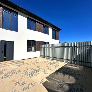 Продам Готовий Дуплекс з Видом на Озеро та Ліс. Центр Міста. Газ.