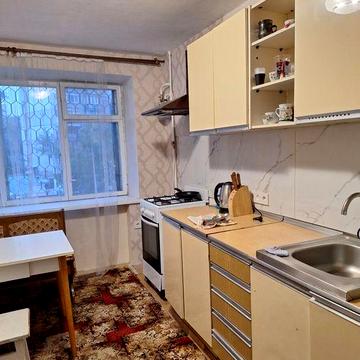 Сдам 3кв в центре (1год и более)