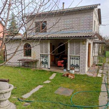 Продається будинок із земельною ділянкою