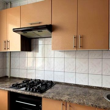 Продаж трикімнатної квартири з меблями