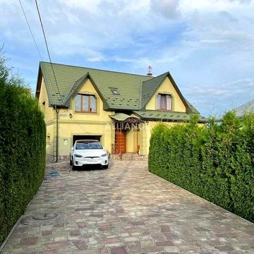 Продаж будинку з ремонтом зі всіма комунікаціями