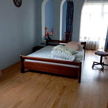 Оренда будинку в центральні частині міста   4 кімнат  кухні 2 вїзди