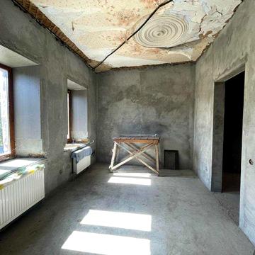 Продається 2-кімнатна квартира на землі, біля Центрального ринку