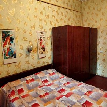 Сдаётся 2 к. кв. с газ. отоплением в центре.