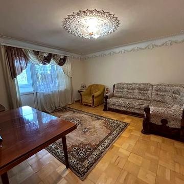 Пасічна вул., 38