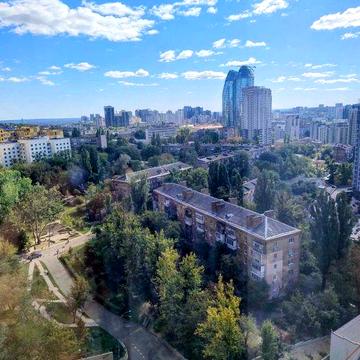 Здається двокімнатна квартира по Євгена Коновальця
