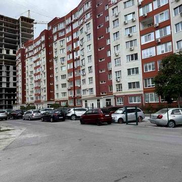 2 кім. на Пісках. Можно під держпрограми. Власник.