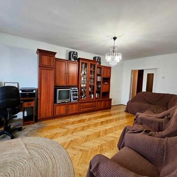 Вул. Срібнокільська 20, метро 2хв. ,Осокорки, River Mall, ТРЦ Аркадія