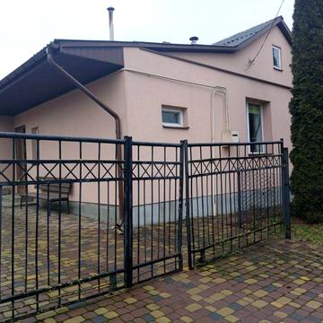 Продаж будинку у місті