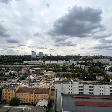 Продаж пентхаузу вул Антоновича 72, кухня вітальня 9 метрів стеля