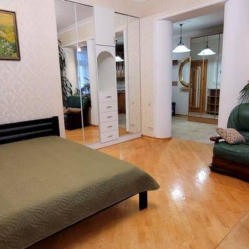 Ярославів Вал вул., 11