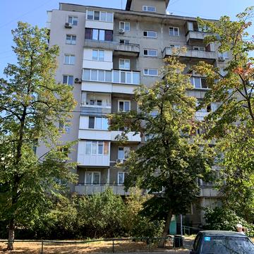 Павла Тичини просп., 24