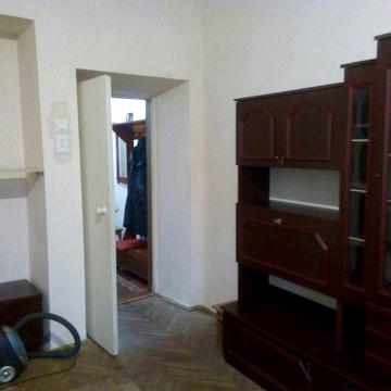 Шептицьких вул., 10